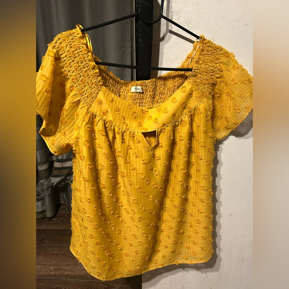 Miss Me off shoulder blouse Mustard color 
Smoke free home never worn 🍯